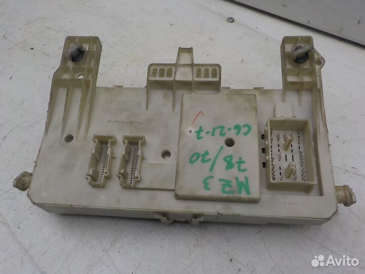 Блок предохранителей (салон) Mazda 3 BK 2002-2009