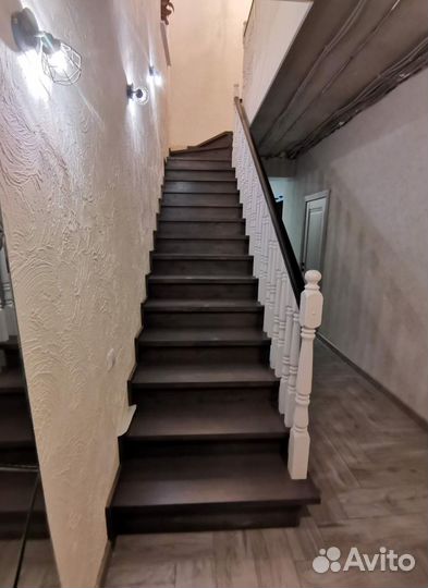 Лестница на второй этаж. Под ключ