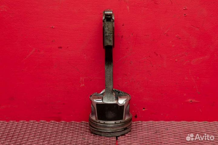 Поршень левый Toyota Land Cruiser 200 1VD 2012