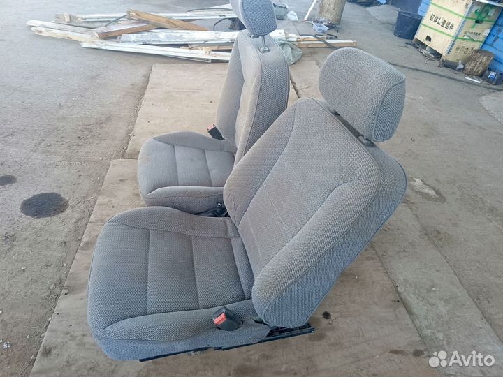 Сиденья передние Honda vigor