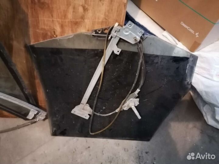 Стекла audi 100 боковые