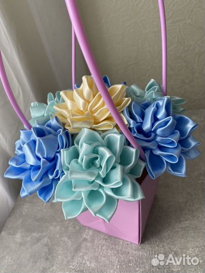 Корзина с георгинами