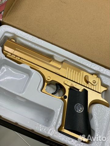 Пистолет Desert Eagle Gold, с металлическими элеме