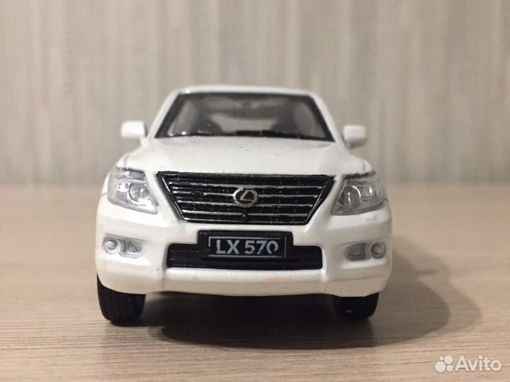 Lexus LX 570 (1:43)