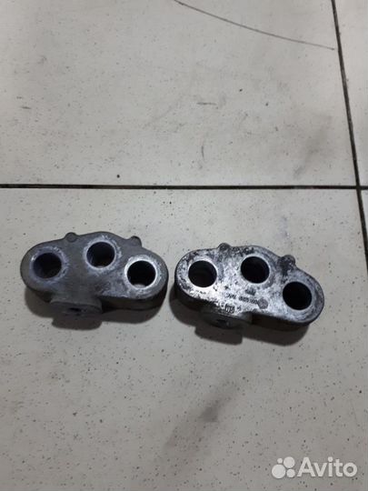 Кронштейн опоры двигателя правый Opel Astra H 200