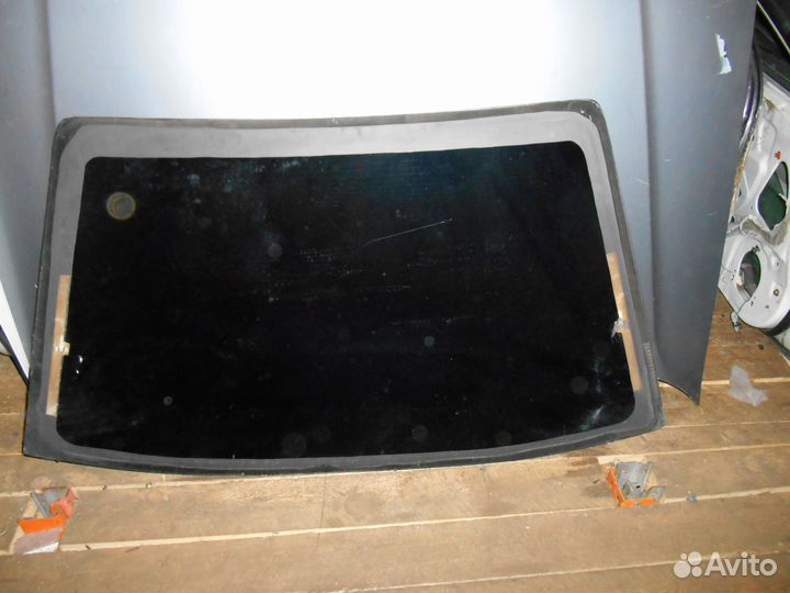 Заднее стекло Crysler Dodge Neon