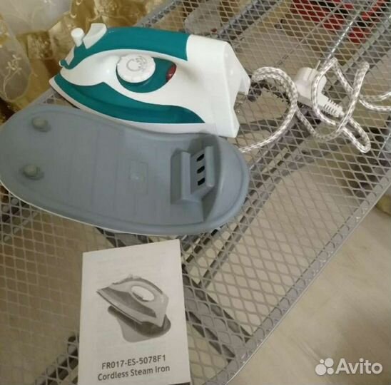 Утюг беспроводной с паром