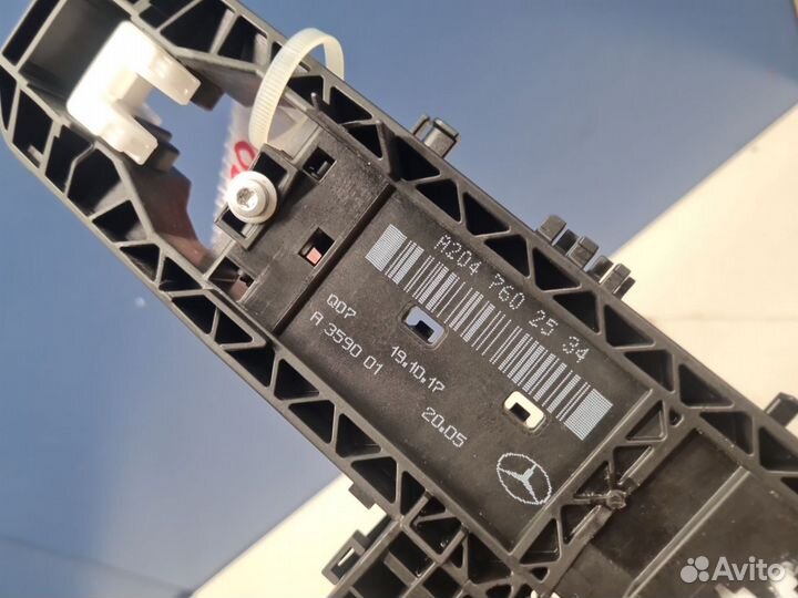 Кронштейн ручки двери передней левой Mercedes GL-k