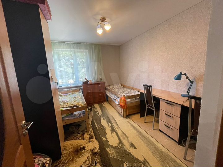 4-к. квартира, 77 м², 1/3 эт.