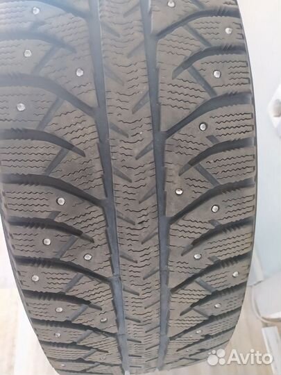 Bridgestone Ice Cruiser 7000 215/65 R16