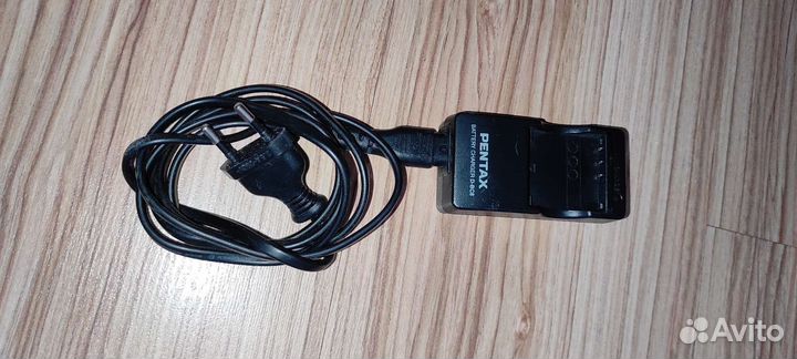 Зарядное устройство Pentax D-BC8