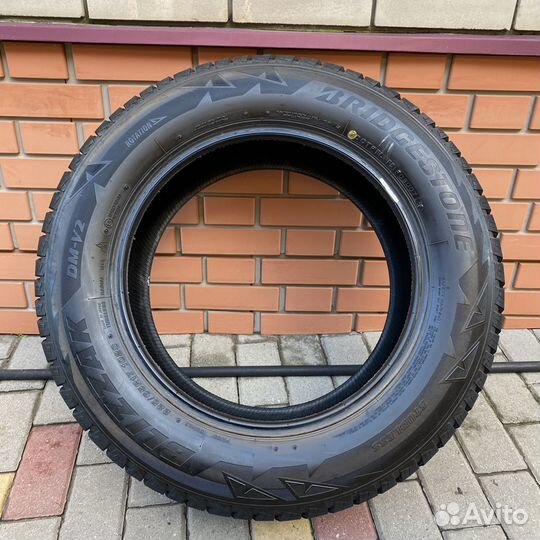 Bridgestone Blizzak DM-V2 225/65 R17 102S