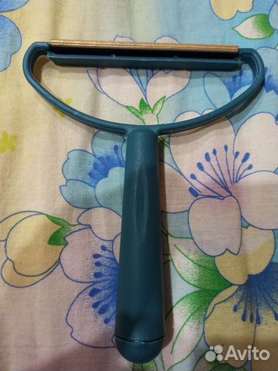 Приспособление очистки ворсистых поверхностей