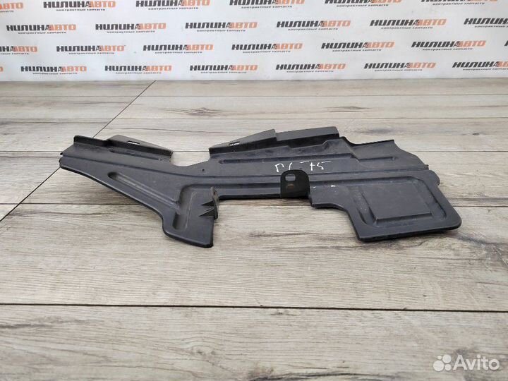 Дефлектор радиатора правый Toyota Avensis 2 1.8