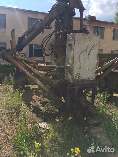 Прицеп лесовозный с манипулятором