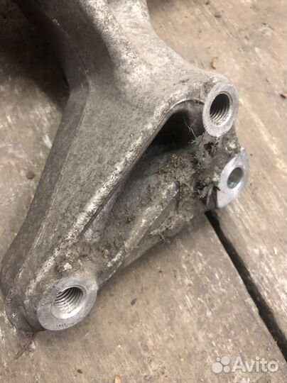 Задний кулак (цапфа) VW Passat B6 B7 CC