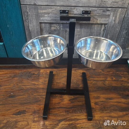 Стойка с мисками для собак
