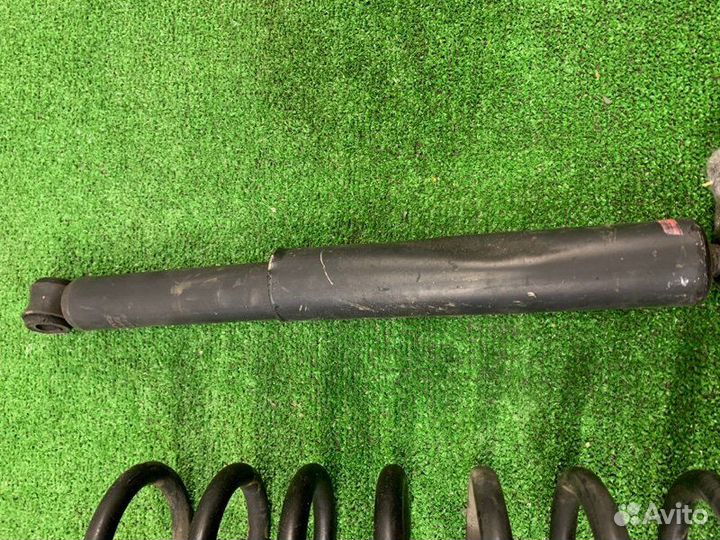 Амортизатор задний Toyota Gaia ACM10G 1AZ-FSE 2001