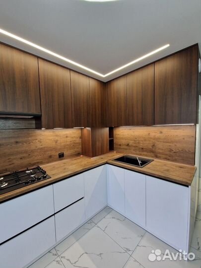 Кухня угловая на заказ до потолка