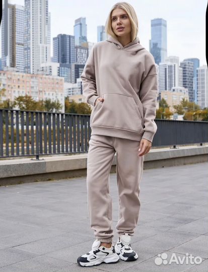 Костюм женский спортивный