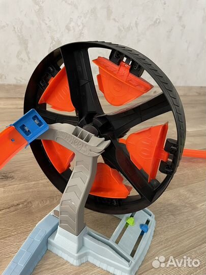 Набор игровой Hot Wheels Круговое противостояние
