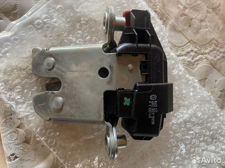 Замок багажника volkswagen polo