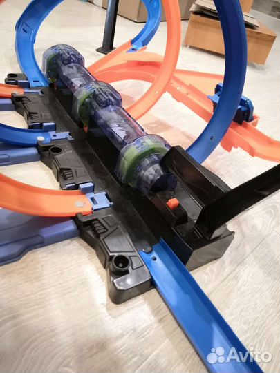 Трек hot wheels corkscrew crash тройная петля