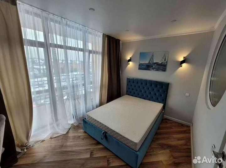 Кровать с мягким изголовьем