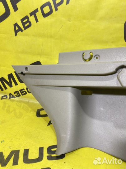 Обшивка багажника задняя правая Renault Sandero