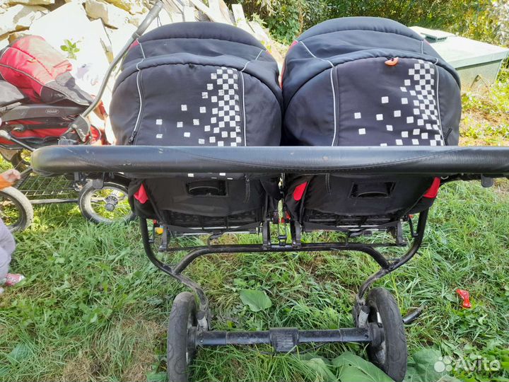 Коляска для двойни погодок