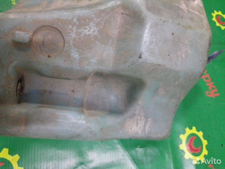 Бачок омывателя Volkswagen B3 седан 1.8 AAM 1990