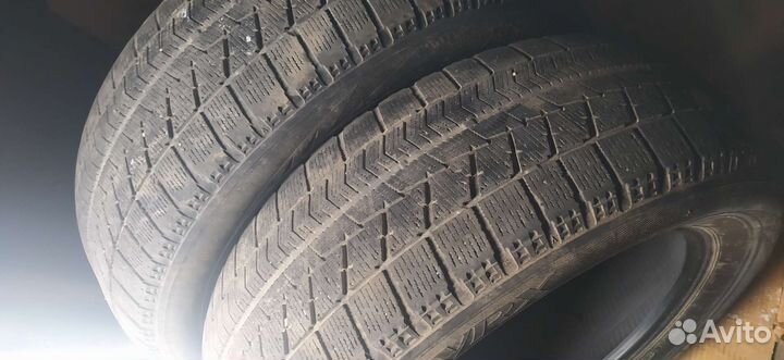 Bridgestone Blizzak VRX 215/60 R17