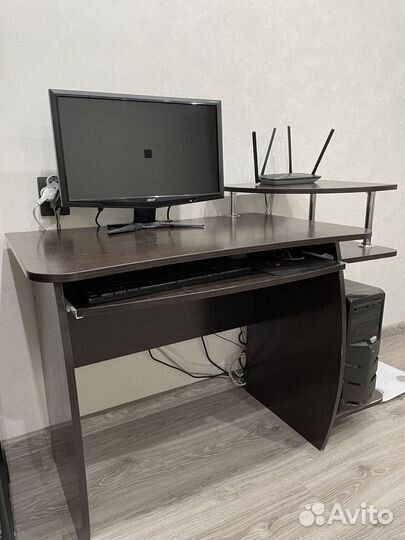 Компьютерный стол