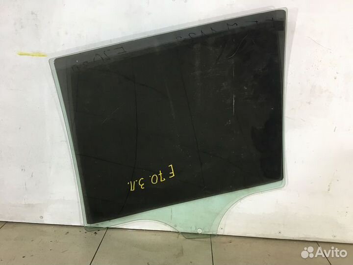 Стекло задней правой двери