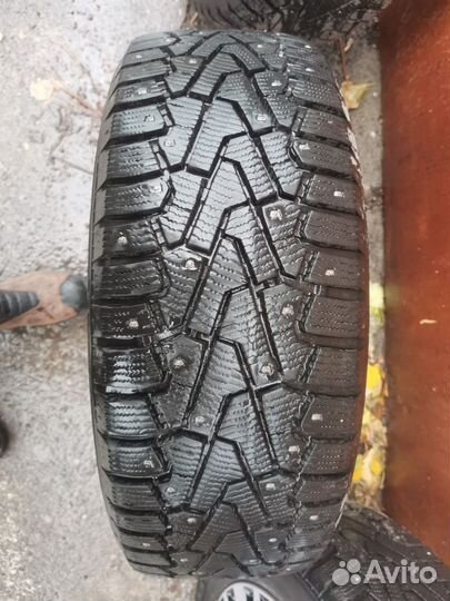 Pirelli Ice Zero 215/55 R17