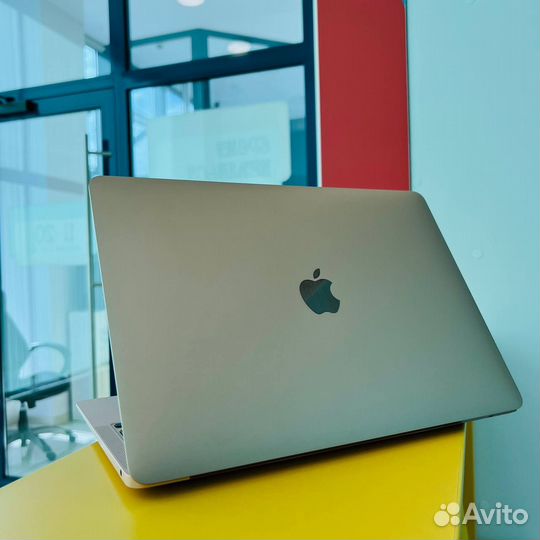 MacBook Air 13 M1 (256GB, Gold)