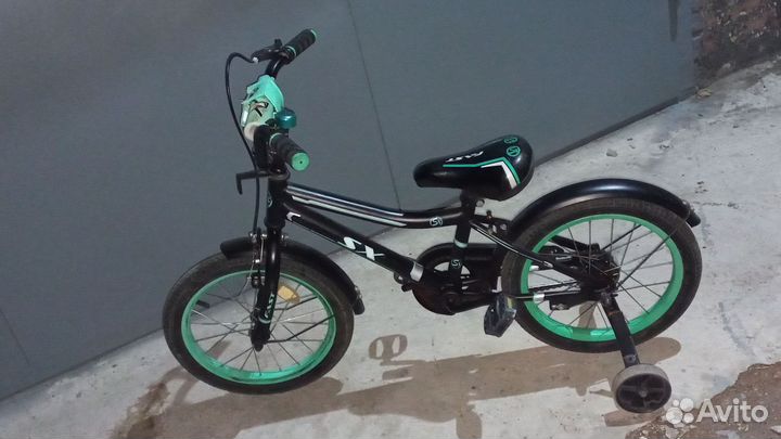 Детский велосипед 16 с дополнительными колёсиками