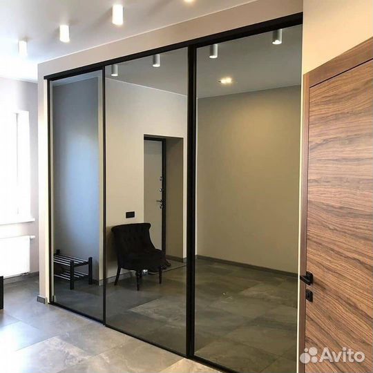 Зеркальный шкаф