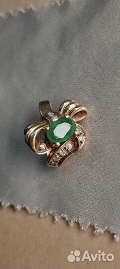 Брошь с изумрудом и бриллиантами