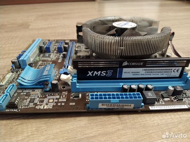 Материнская плата с процессором и памятью