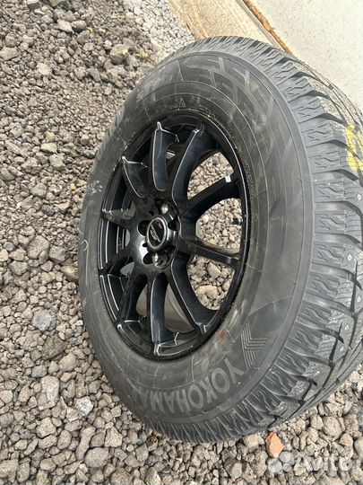 Yokohama Ice Guard IG55 215/70 R16