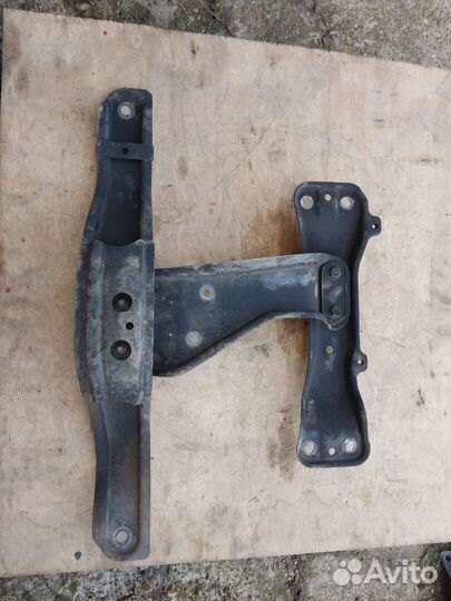 Подрамник кпп субару импреза gd