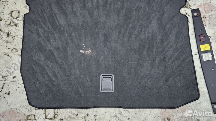 Обшивки багажника на Mercedes-Benz W220 S