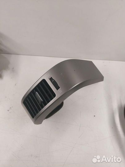 Дефлектор обдува салона левый верхний Toyota Prius