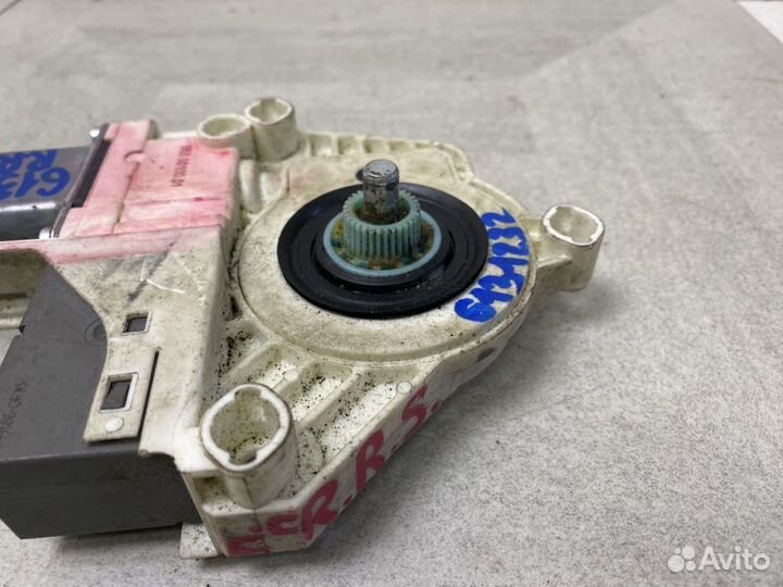 Моторчик переднего правого стеклоподъемника