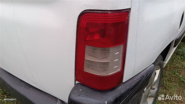 Фонарь задний км-т Peugeot Partner 1 02-12г