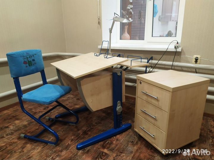 Детская школьная мебель.парта