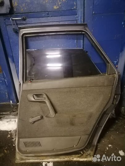 Задние двери