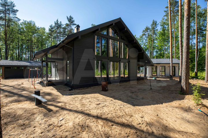 Дом 296 м² на участке 13,8 сот.