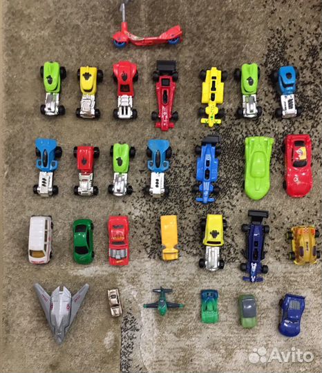 Разные мелкие игрушки из киндера